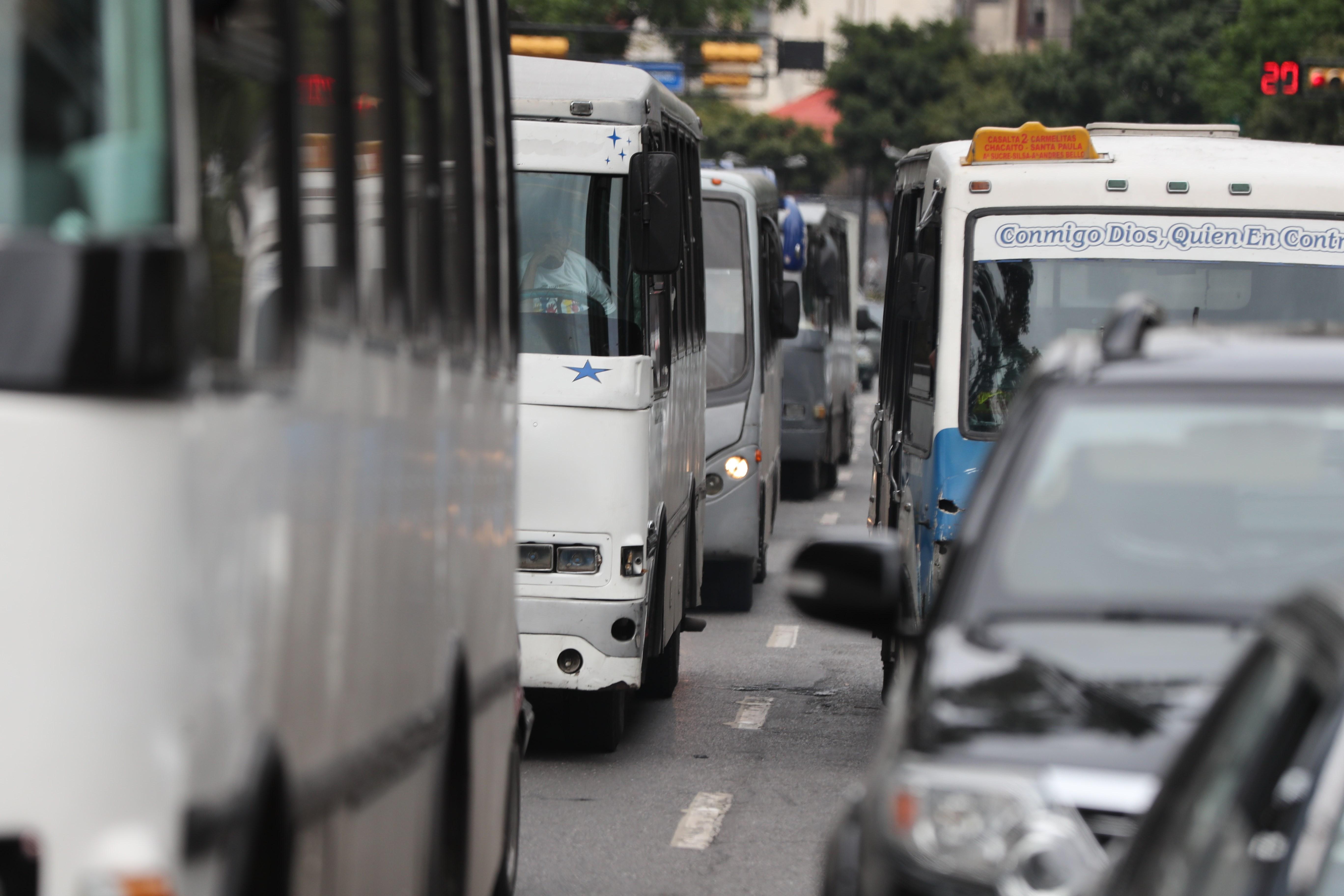 Transportistas exigen aumento del pasaje para garantizar operatividad de sus unidades