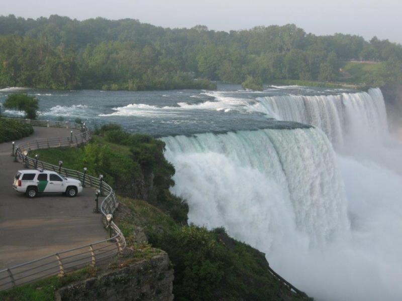 Detienen un hombre que ingresó ilegalmente a EEUU nadando por las Cataratas del Niágara