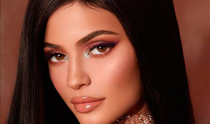 ¡Como Kylie Jenner! Haz que tus labios luzcan más gruesos de forma natural