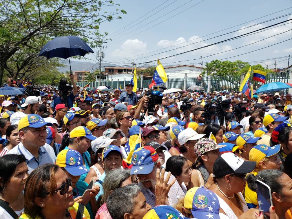 Así está el ambiente en Guarenas-Guatire a la espera de Guaidó (Fotos)