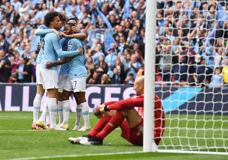 Guardiola y el City completan un triplete histórico