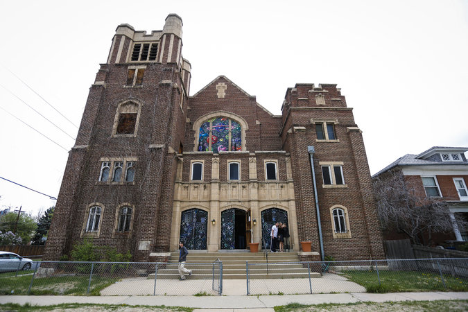 ¡Comienza a rezar! Esta iglesia se dedica EXCLUSIVAMENTE a venerar la marihuana