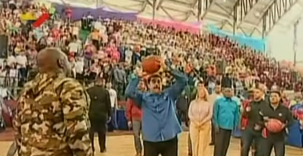 Nicolás Maduro en un evento deportivo. Captura de pantalla. 
