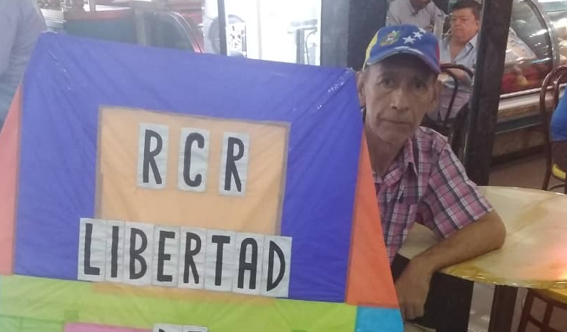 Señor del papagayo se solidarizó con RCR y Lapatilla ante ataques del régimen (VIDEO)