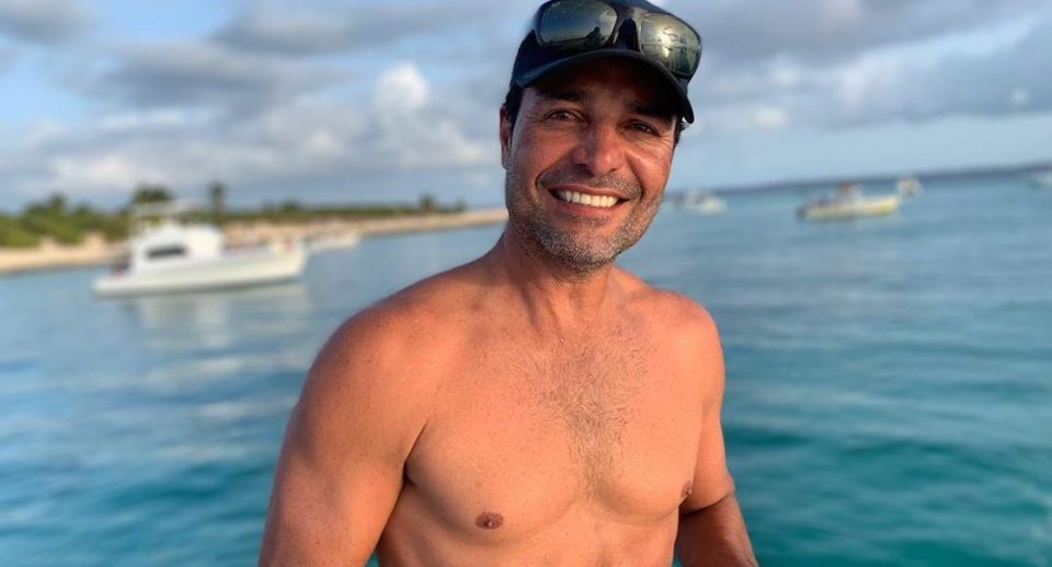 Así mostró Chayanne el “bizcocho” en su cumpleaños (FOTOS)