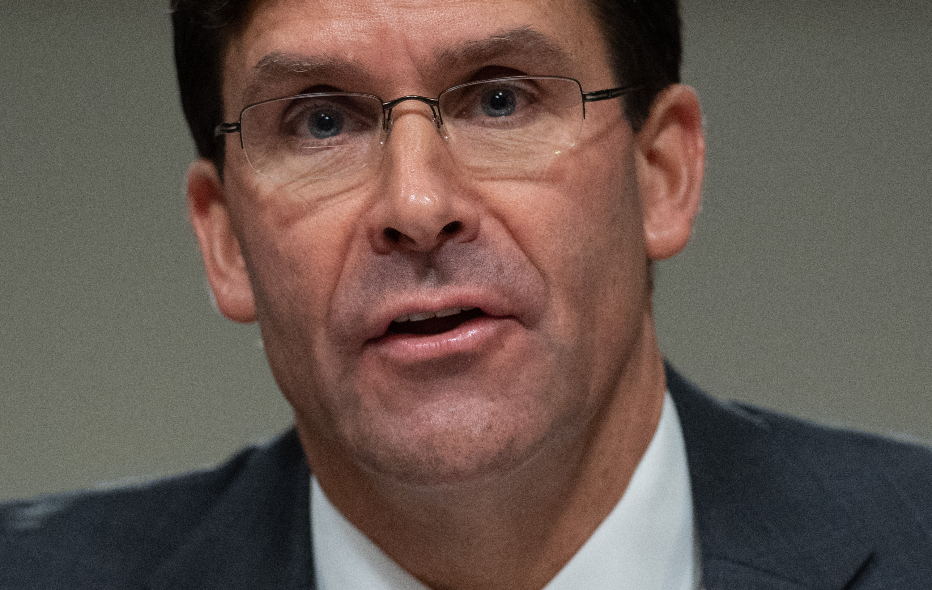 Senado de EEUU confirma a Mark Esper como secretario de Defensa