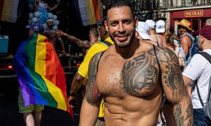 La estrella porno Viktor Rom aterrizó en París para celebrar el orgullo