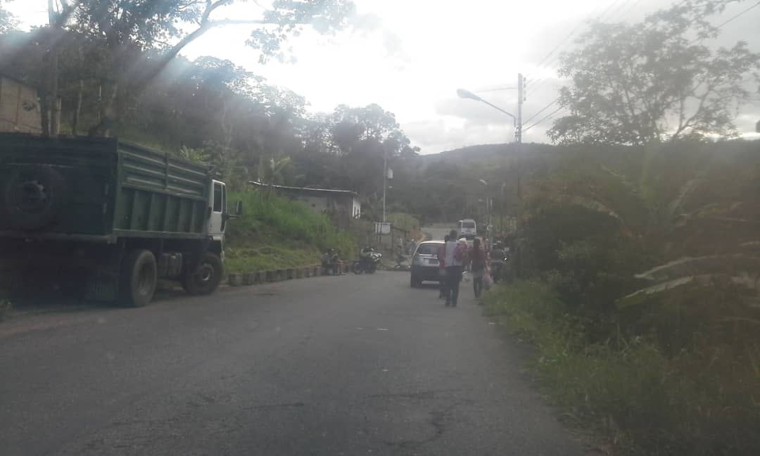 Por segundo día… Vecinos de Rubio salieron con bombonas de gas doméstico a protestar #3Jul