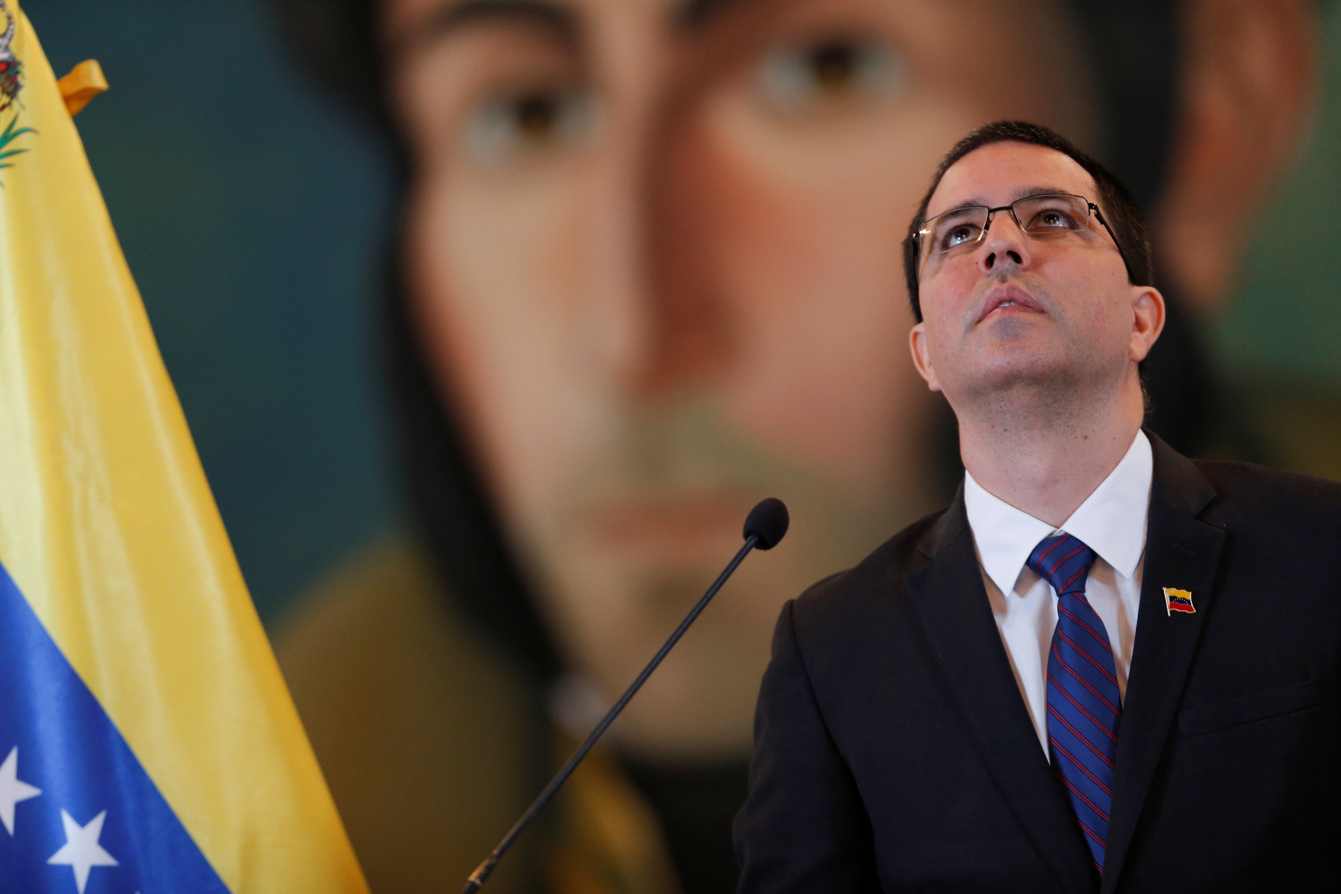 Arreaza se quejó de que Duque cerrara fronteras pero no dijo nada de las acciones del Inac