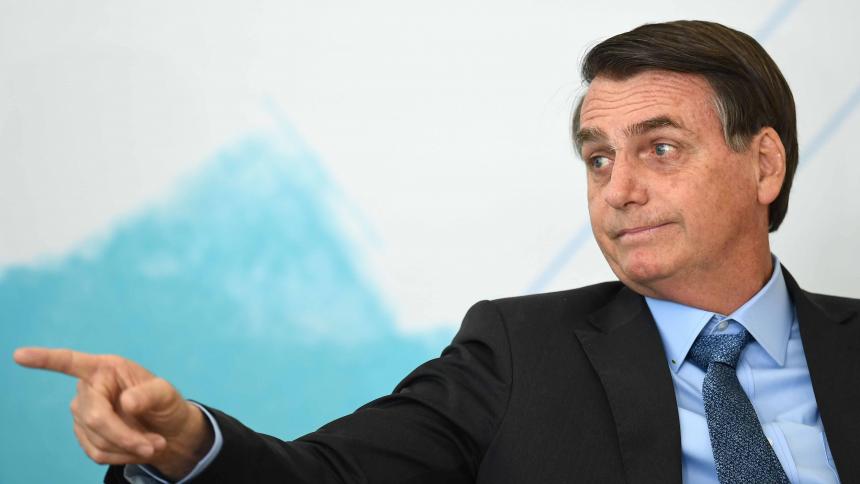 Bolsonaro evalúa enviar el Ejército para combatir los incendios en la Amazonía