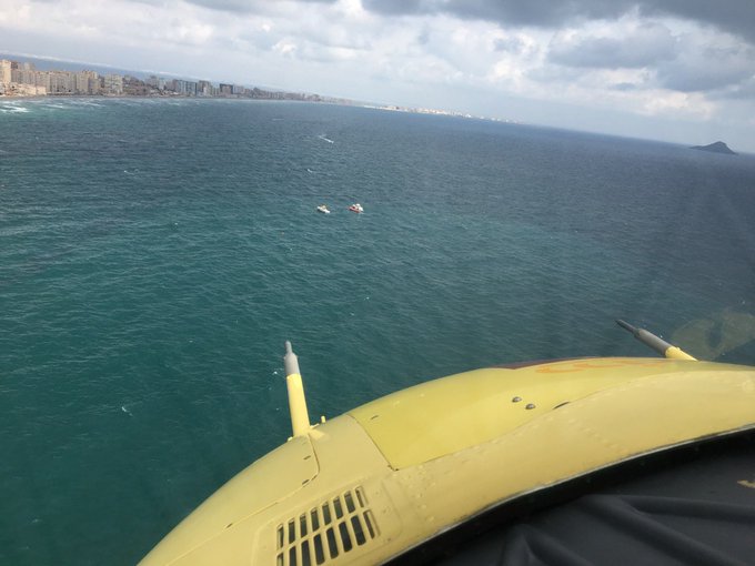 Video del momento en que cae al mar el avión del Ejército en España