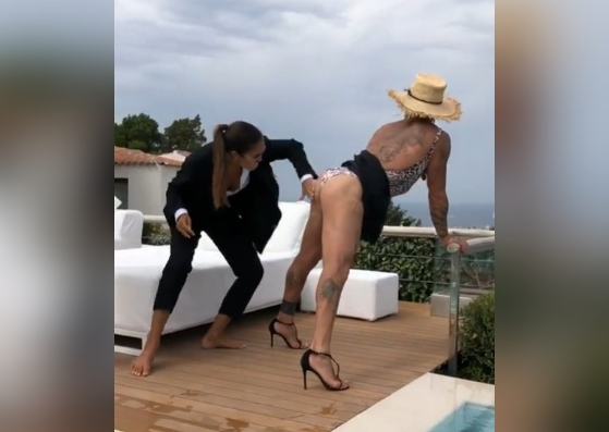 ¡Se invirtieron los papeles! Las chicas se gozaron un TAMBOR-NALGUIS contra Gianluca Vacchi (VIDEO)