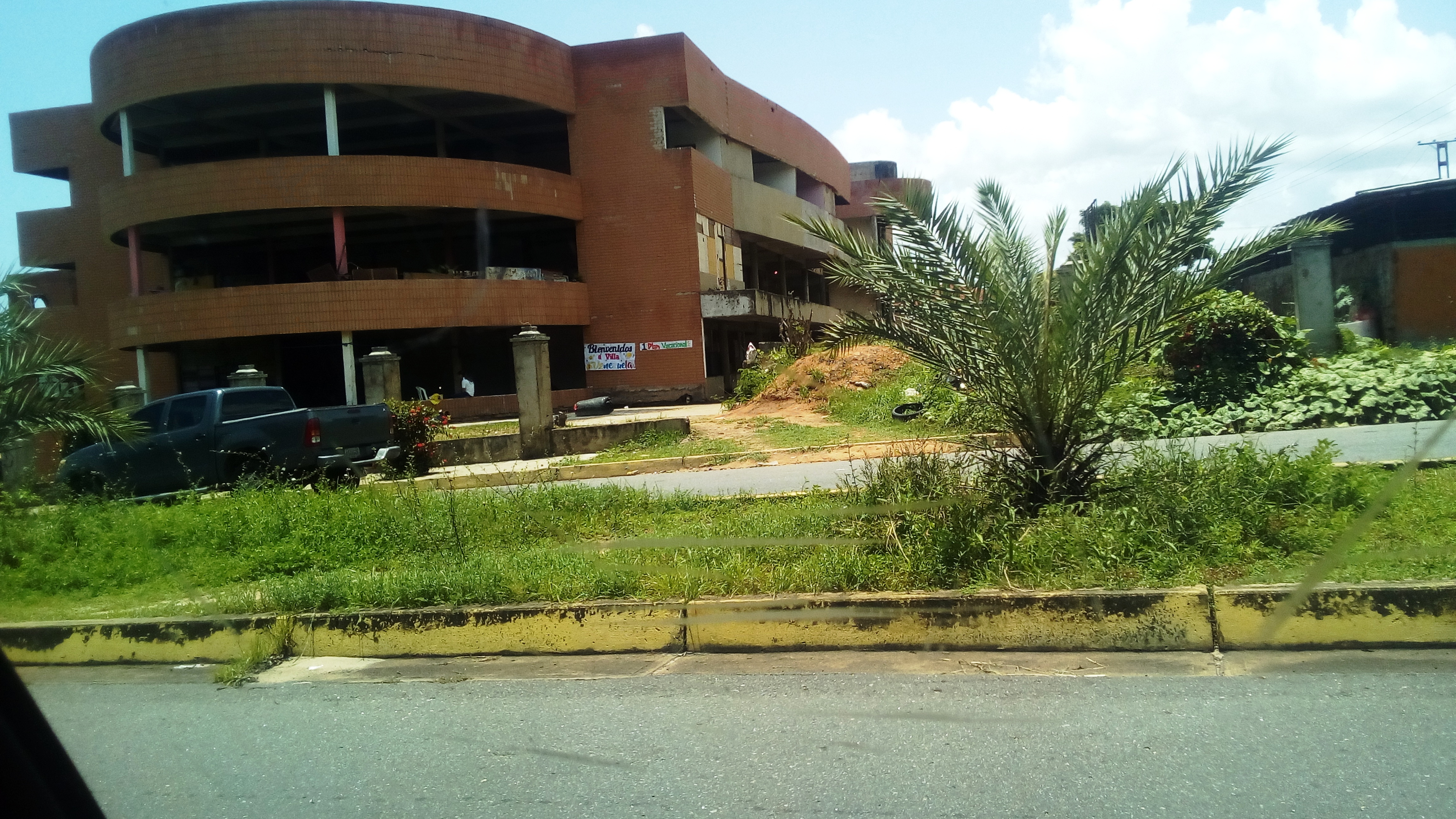 Introducida solicitud de desalojo de invasión en Centro Comercial en Puerto Ordaz