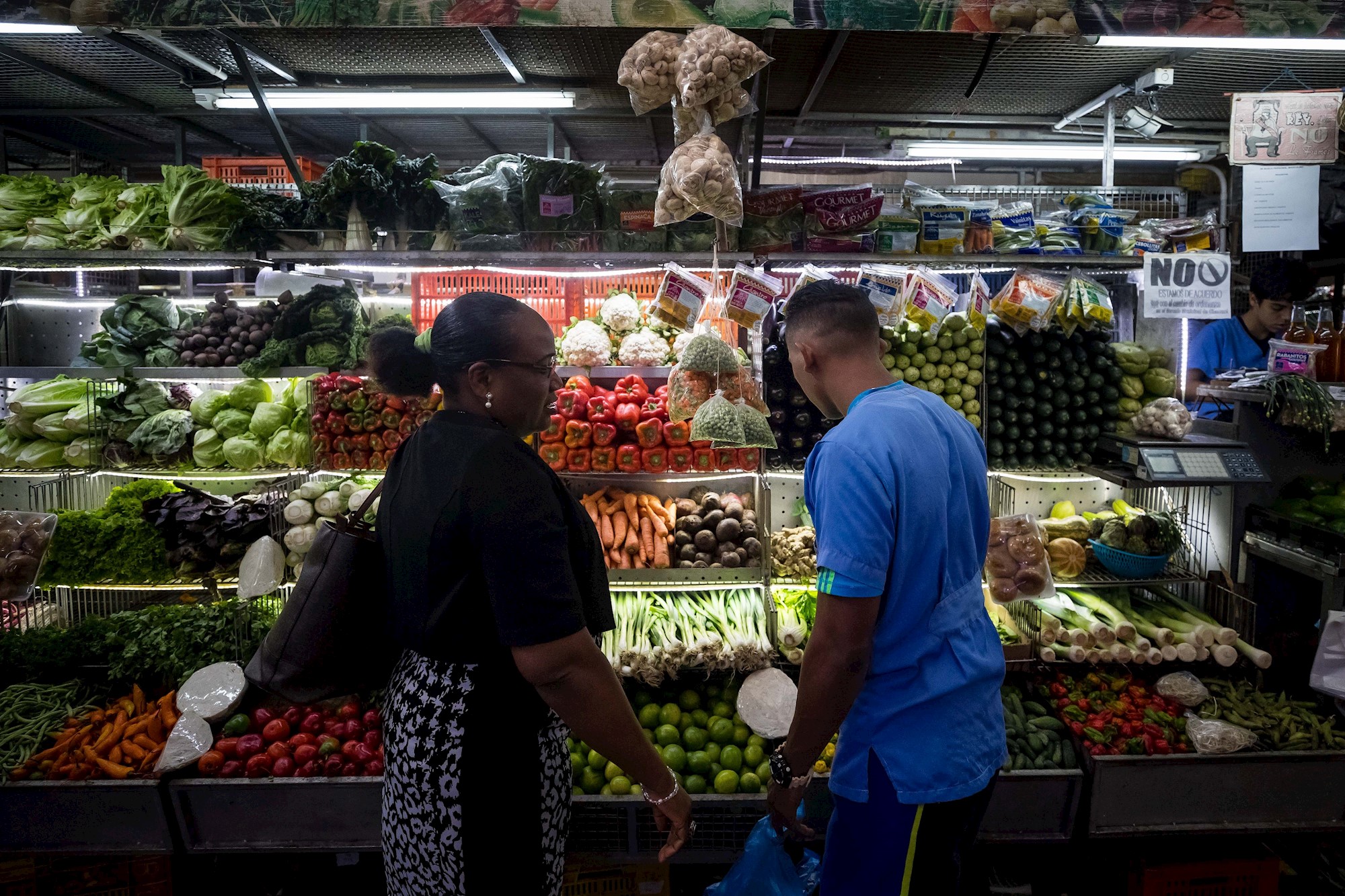 Una familia necesita más de dos salarios mínimos al día para cubrir SÓLO gastos de alimentación