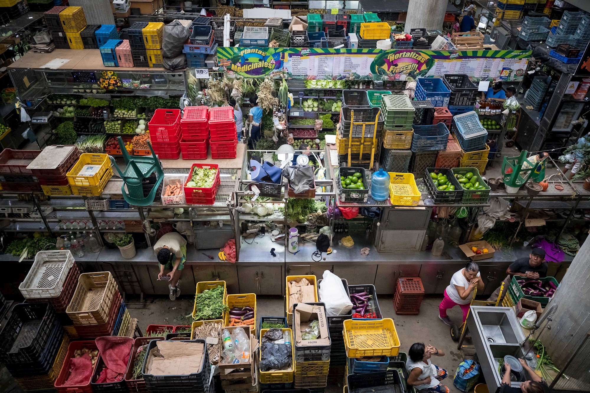 Una familia requiere de 145 salarios mínimos para adquirir la canasta alimentaria, según Cenda