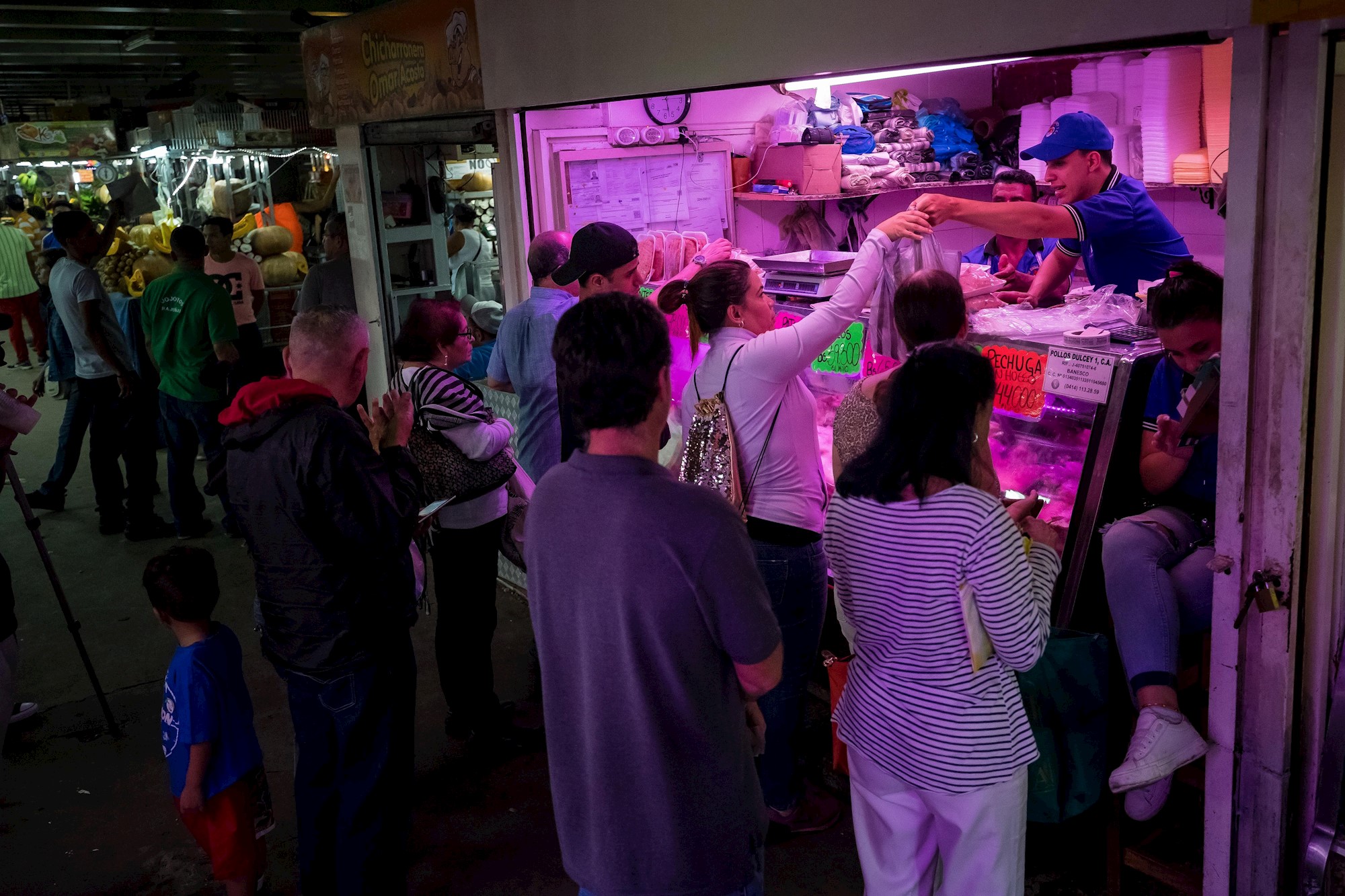 Cendas: Los venezolanos requieren al menos 300 dólares mensuales para comprar alimentos