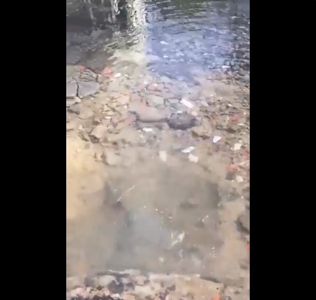 Vecinos exigen que se repare bote de agua en la Urbanización Sebucán #2Ago (Video)