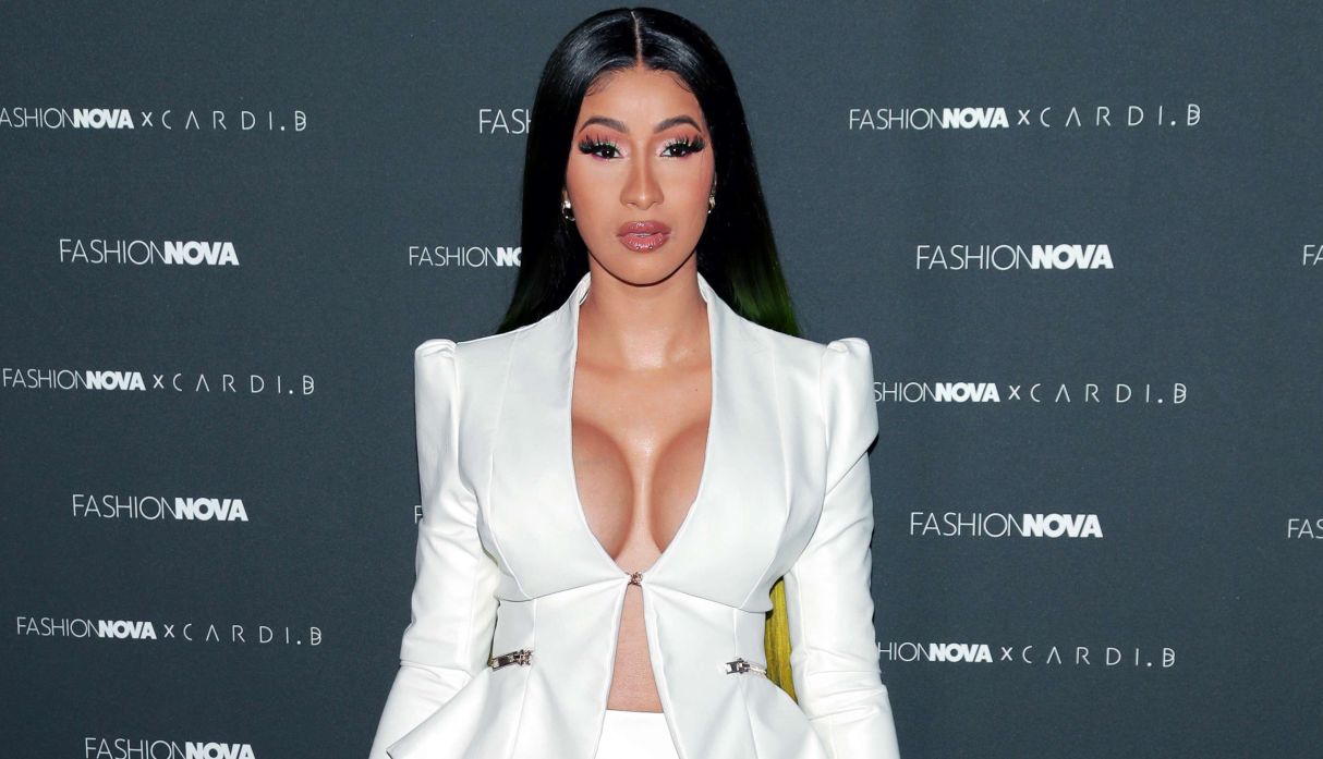 ¡Lo mostró todo! Cardi B presume sus gigantes “lolas” con orgullo (FOTO)