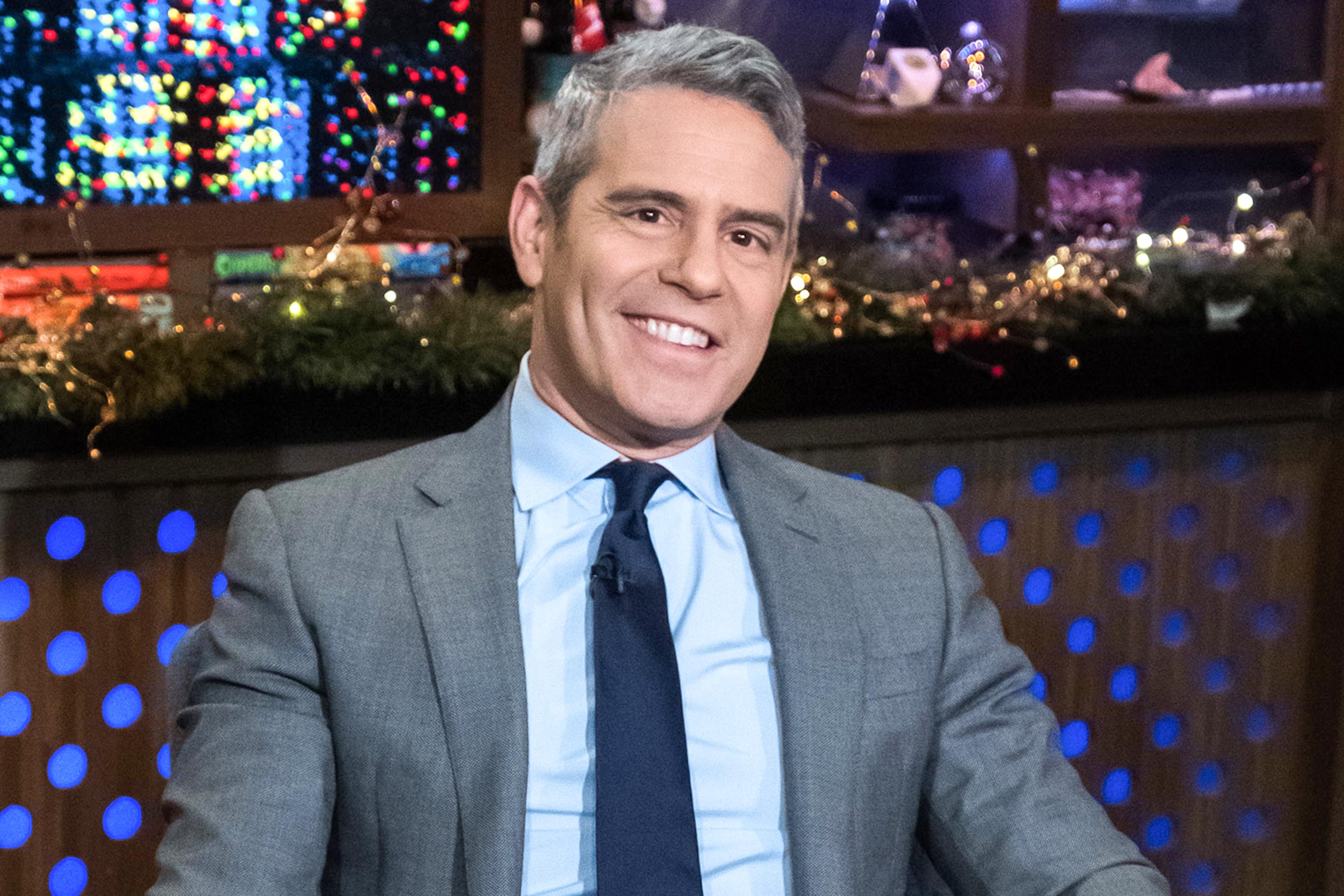 Fanático de 22 años invitó a salir a Andy Cohen, en medio de un show en vivo