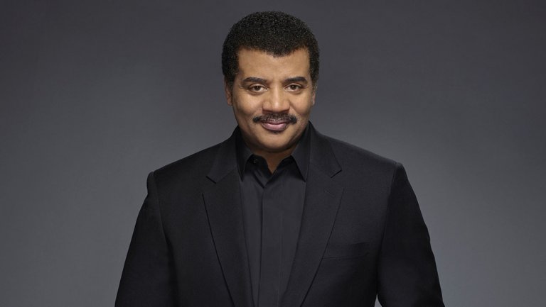 Arremeten contra Neil deGrasse Tyson por controvertido tuit sobre los tiroteos en Estados Unidos