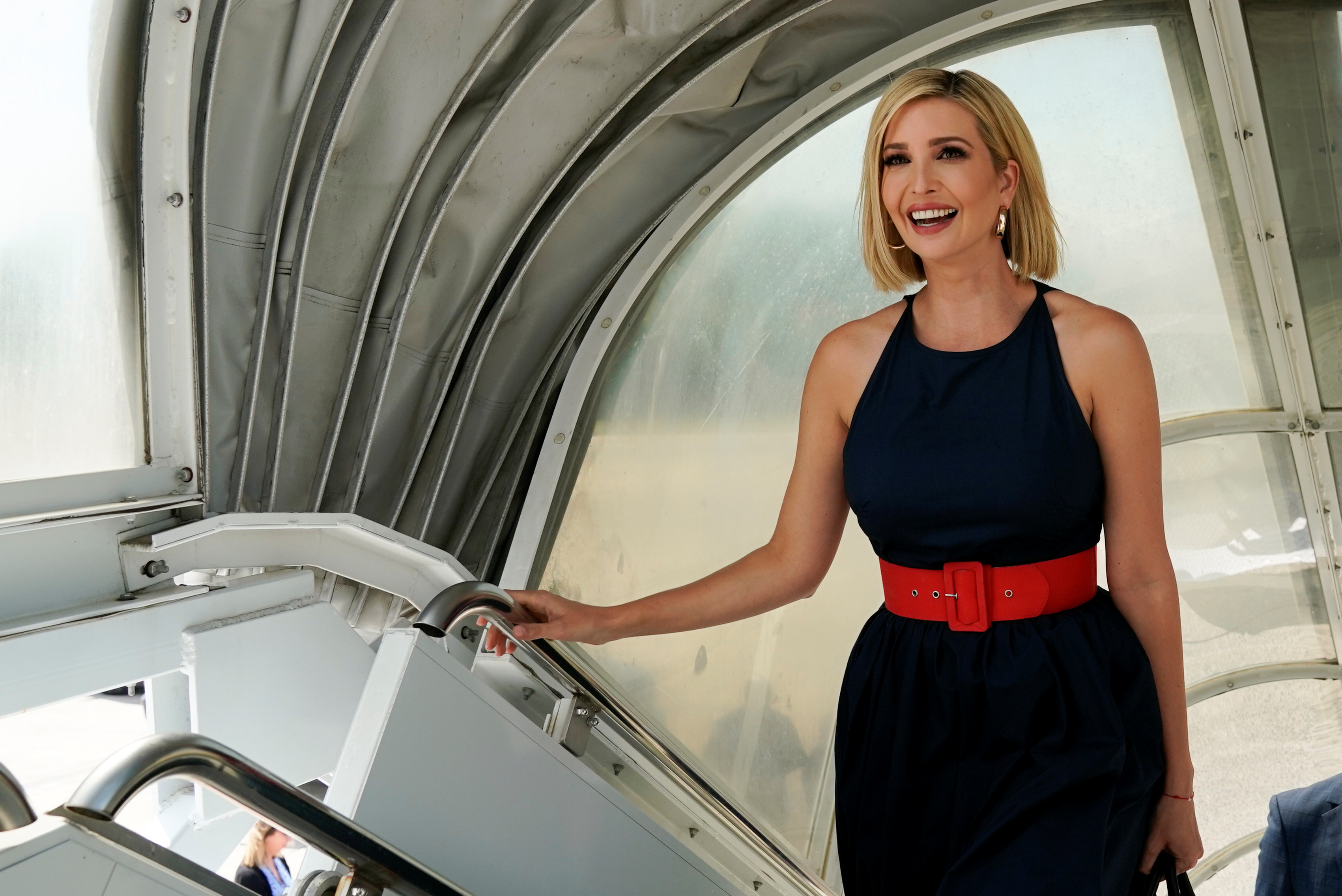 Seguimos enamorados… Las poses más SEXYS de Ivanka, la hija del Presidente Trump (Fotos+UUFFF)