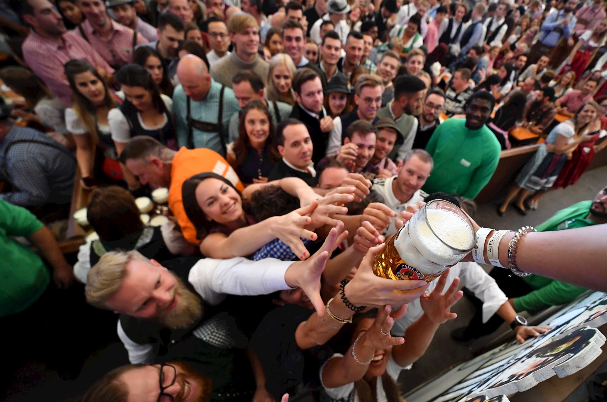 Abre la Oktoberfest de Múnich bajo un sol radiante