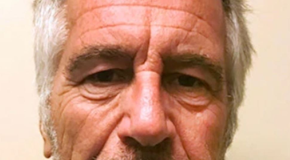 Jeffrey Epstein recibió como regalo de cumpleaños a tres jóvenes de 12 años de familias pobres