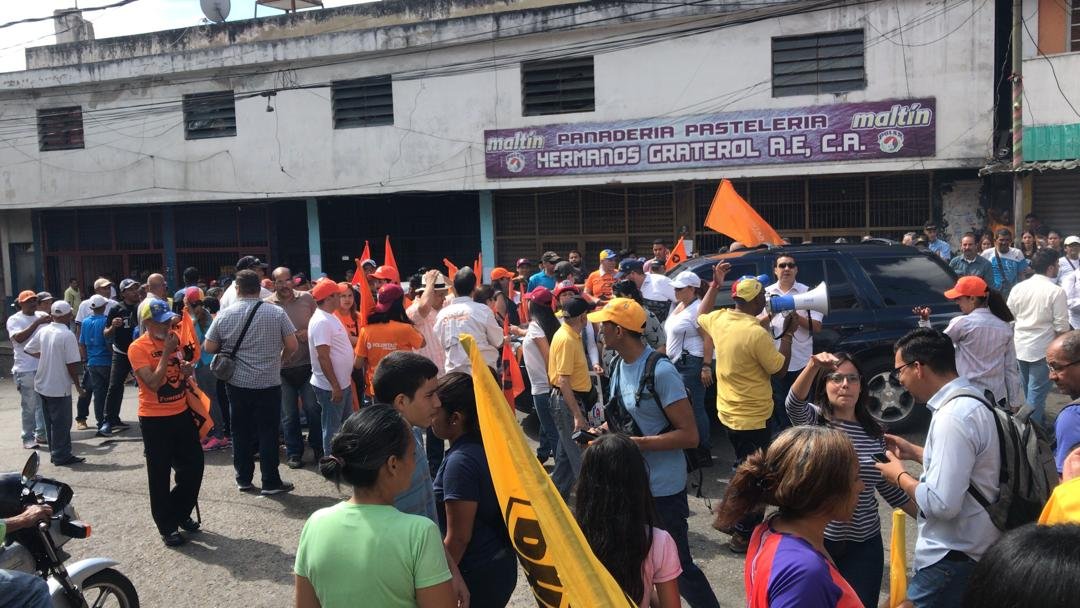 Venezolanos se concentran en Petare a la espera de Juan Guaidó #28Sep (FOTO)