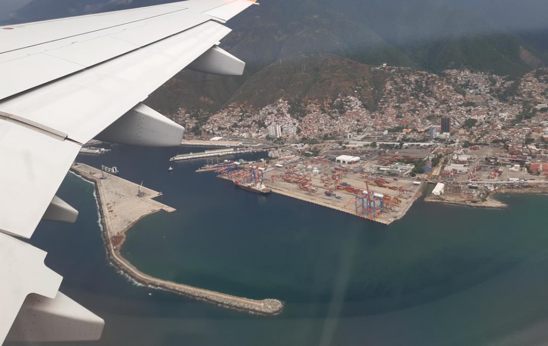 En FOTOS: Sin un barquito y totalmente desierto se encuentra el Puerto de La Guaira