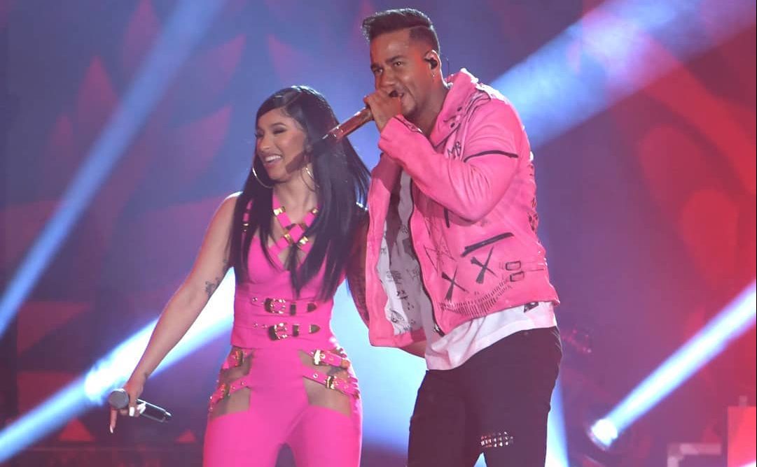 Cardi B le dio “hasta abajo” cantando con Romeo Santos (VIDEO)