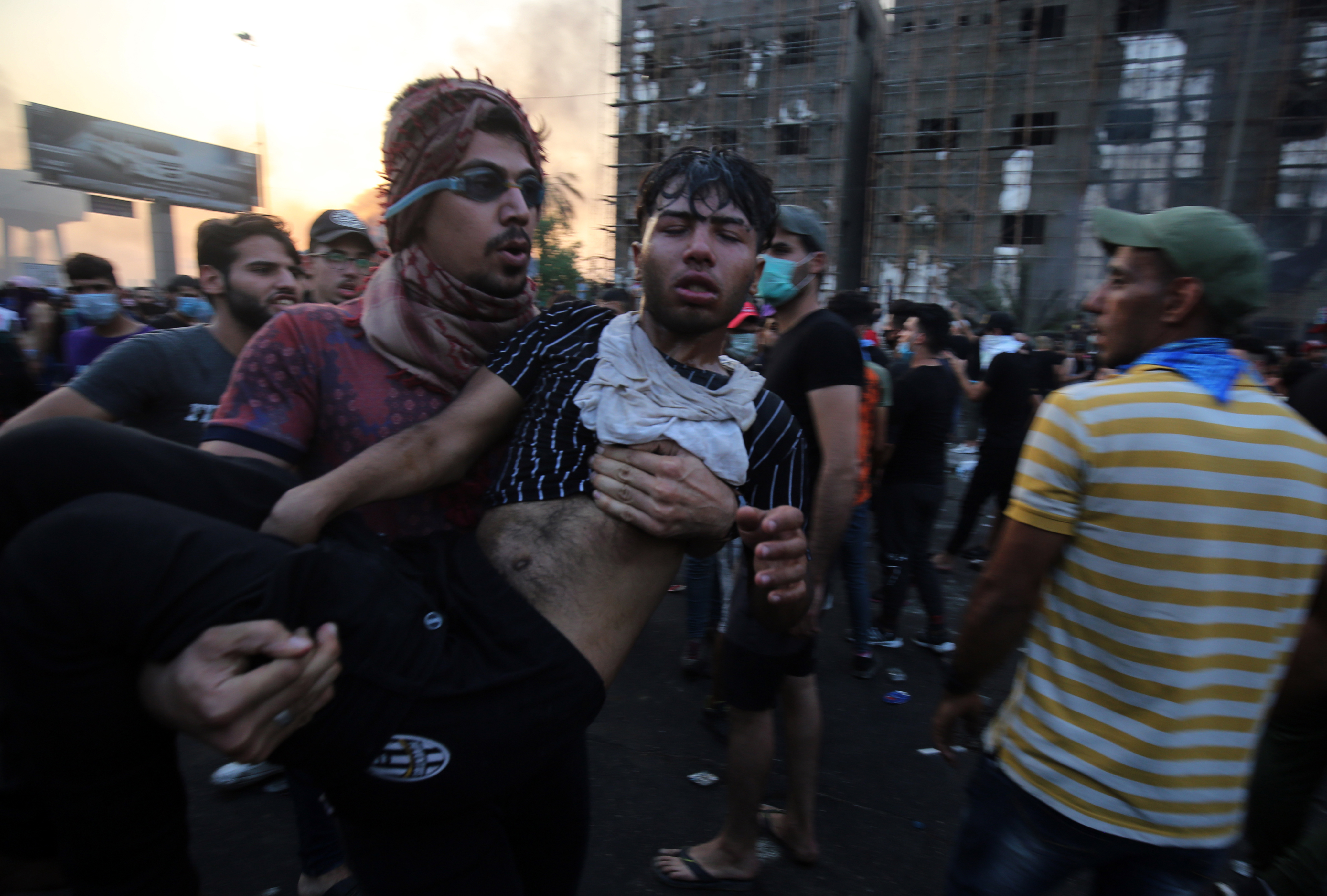 Al menos cuatro manifestantes y un policía muertos en protestas en el sur de Irak