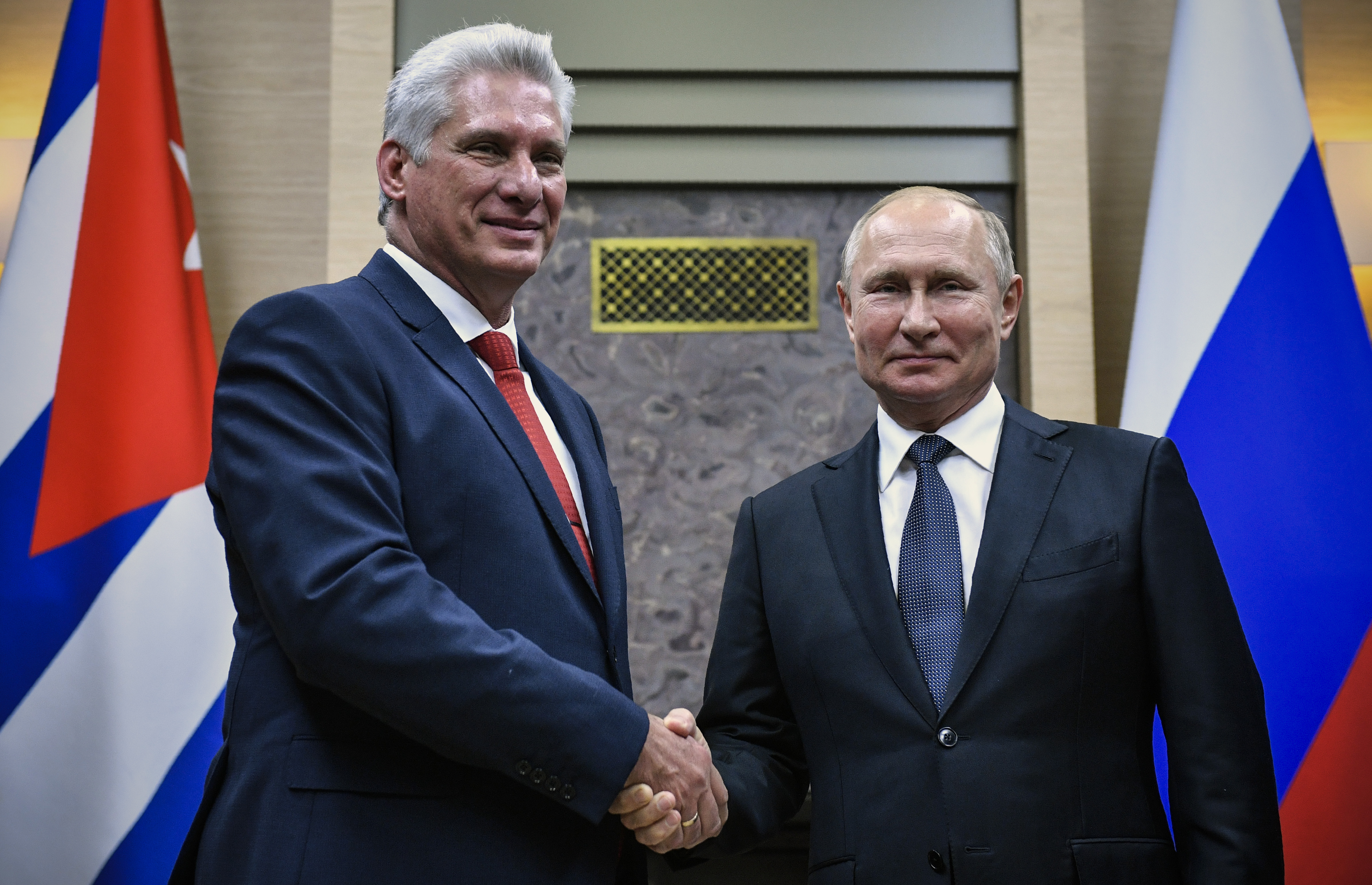 Putin reunido con Díaz Canel afirma que aprovechará sin falta la invitación para visitar Cuba