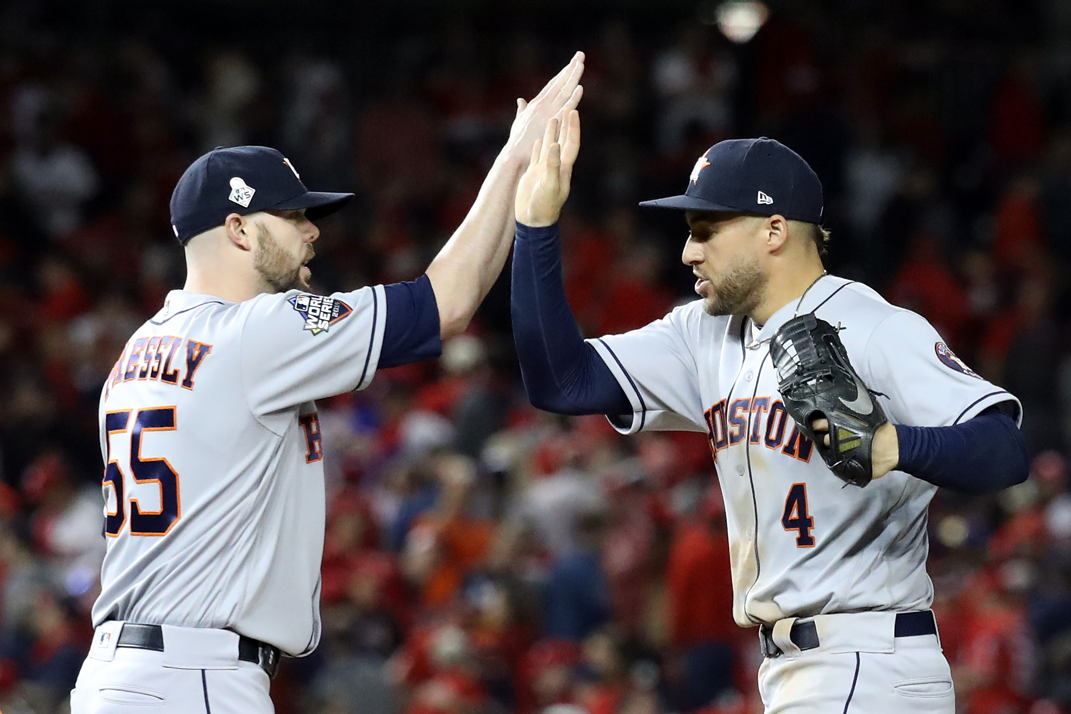 Jonrones de Astros ponen contra las cuerdas a Nacionales en la Serie Mundial