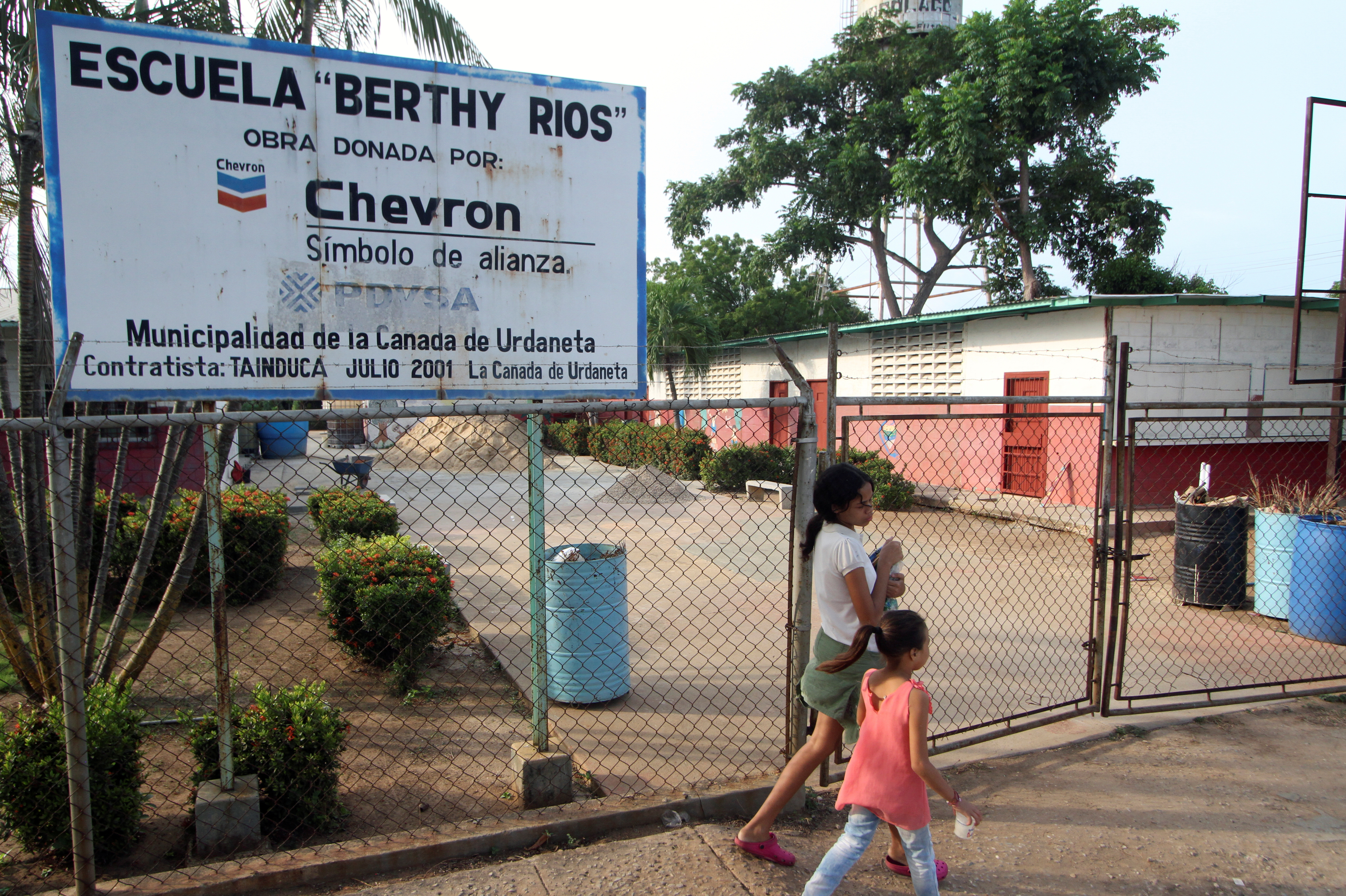 En zona petrolera, venezolanos temen una catástrofe si Trump obliga al retiro de Chevron