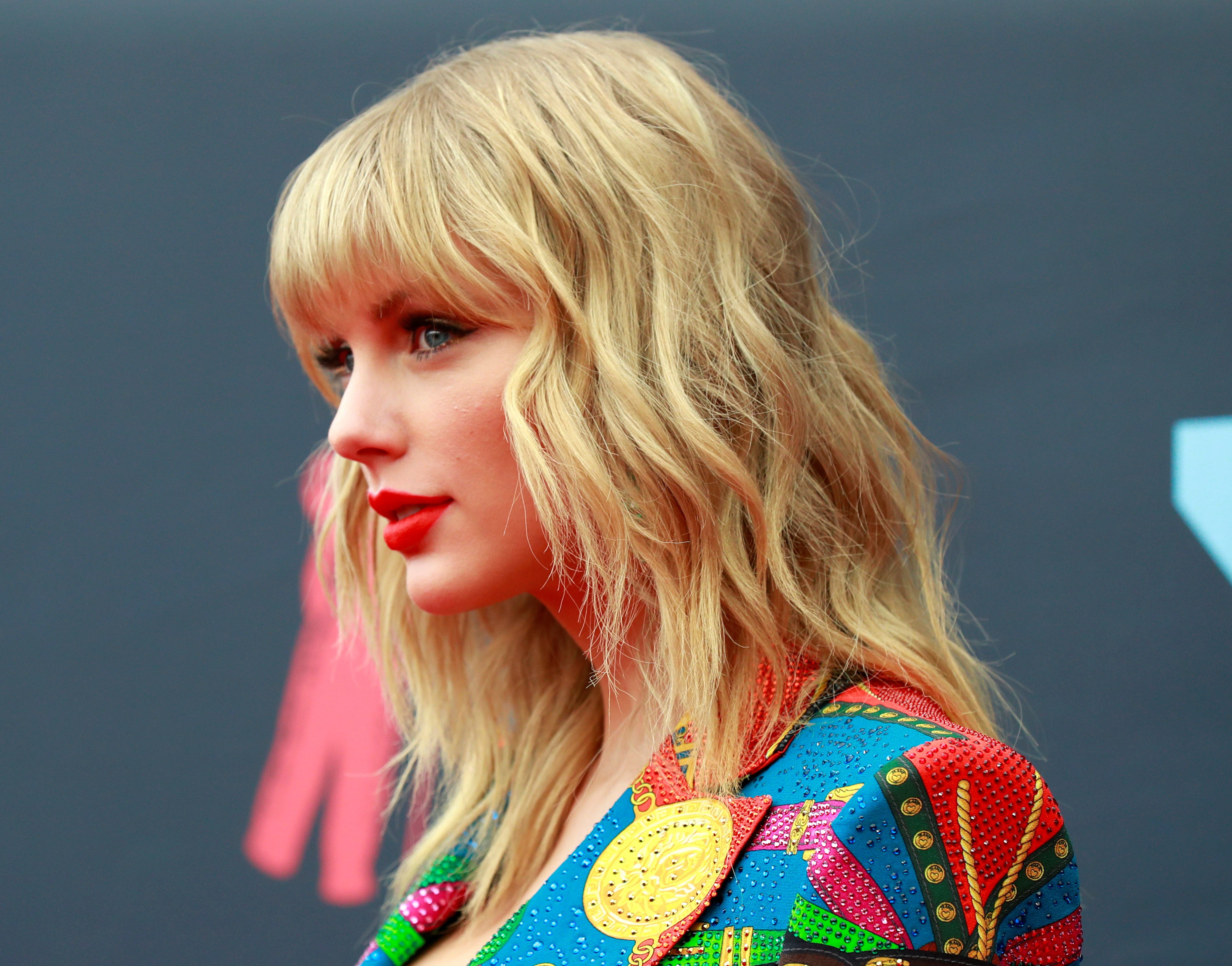 Taylor Swift acusa a Trump de agitar el racismo: “Te echaremos en noviembre”