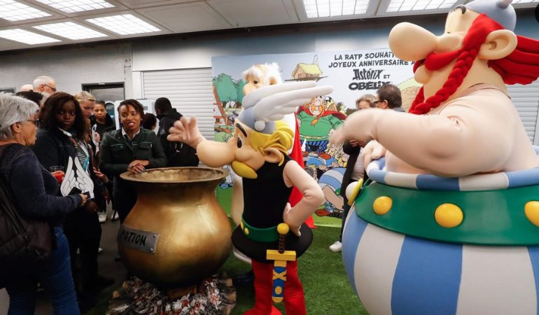 El metro de París se convierte en una aldea gala por el 60 cumpleaños de Astérix