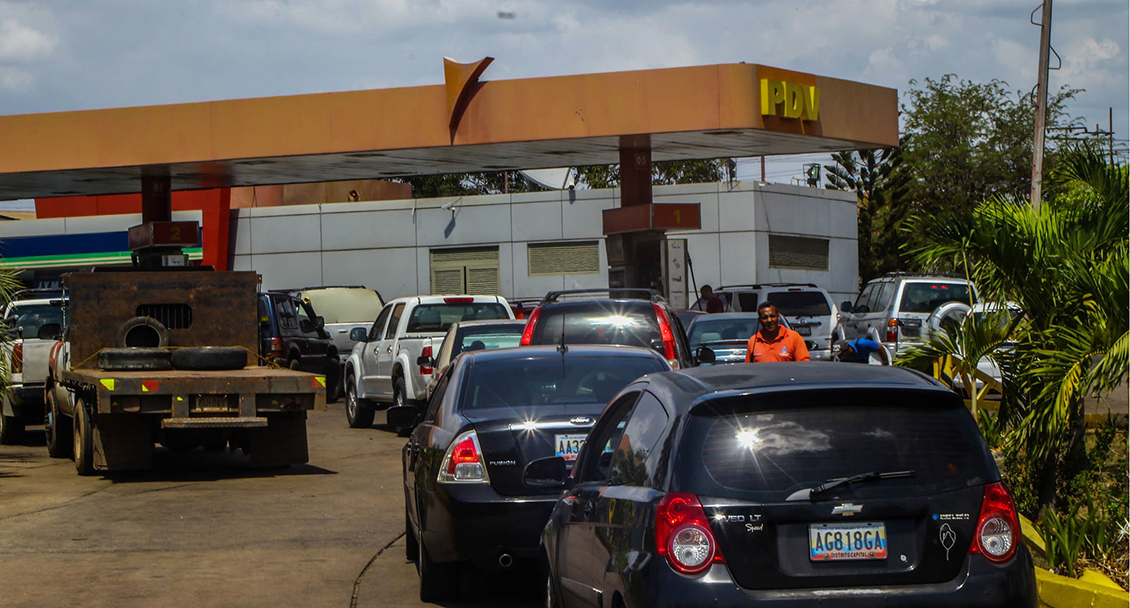 Hordas chavistas tienen visto bueno de Iris Varela para violentar a venezolanos en colas de gasolina