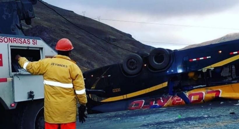 Al menos cinco muertos tras volcarse un autobús en Perú