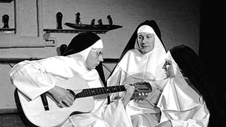 Sor Sonrisa, la monja que hizo cantar a una generación y tuvo un trágico final junto a su novia