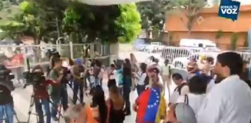 Afectos a Maduro confrontan a trabajadores de la Maternidad Concepción Palacios #10Oct