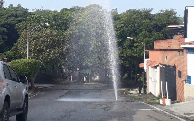 Baruta se revienta… otra tubería rota se reporta en Santa Ines #18Oct (video)