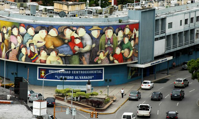 Estudiantes de la Ucla en Barquisimeto costean la comida de sus profesores para poder ver clases (VIDEO)