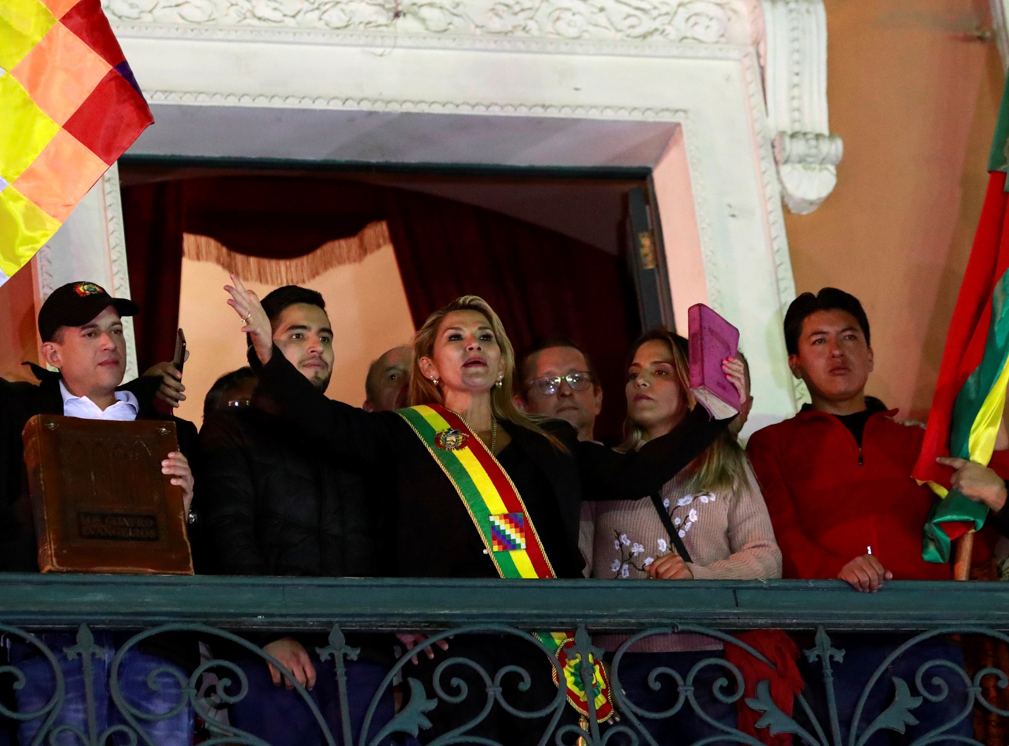 La presidenta interina de Bolivia tiene un “Balcón del Pueblo”