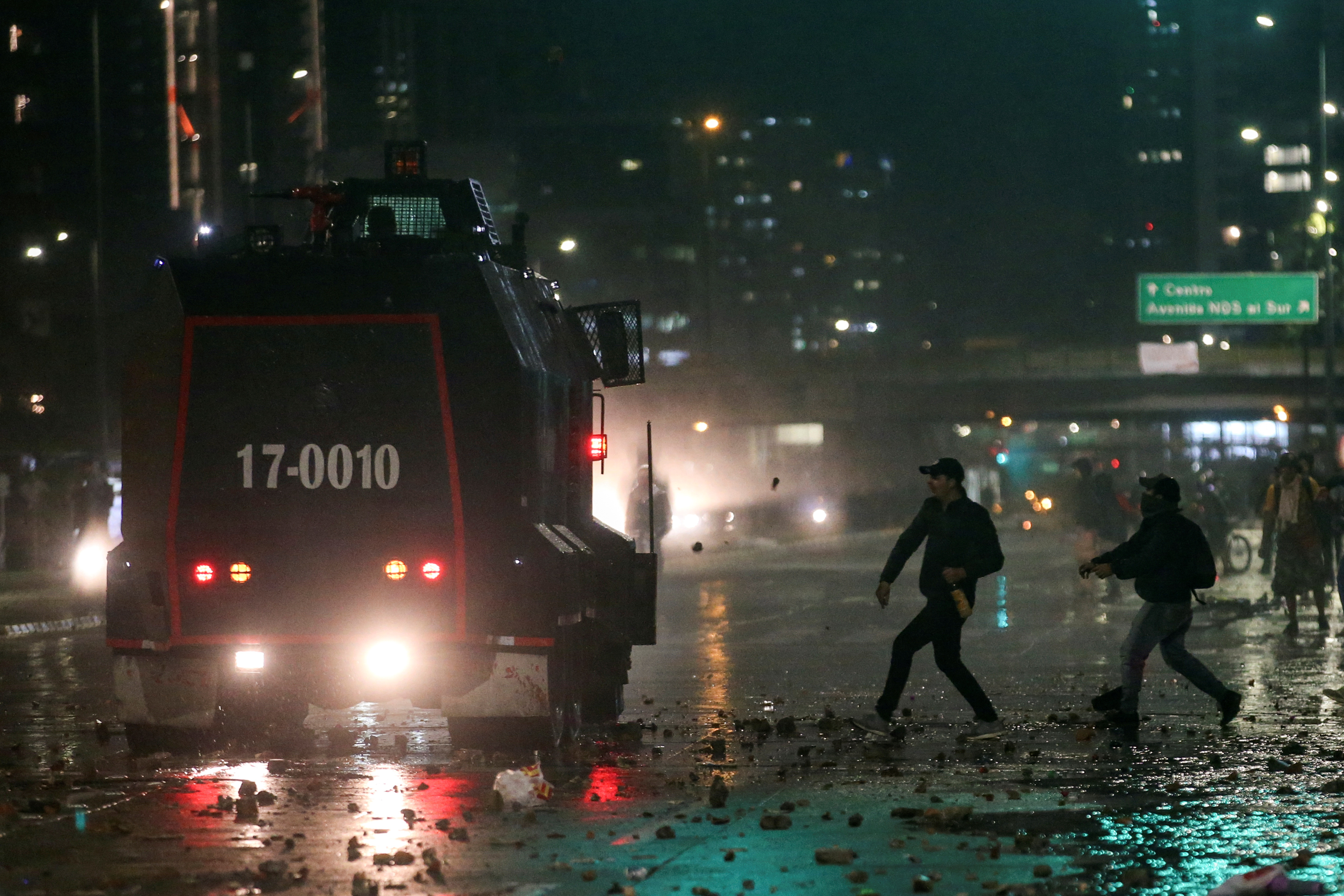 Protesta en Colombia deja tres muertos, continúan bloqueos y disturbios