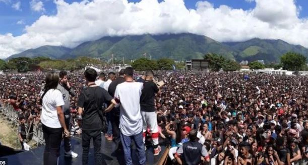 “Esto en chimbo”: La entrada, la canción y la cancelación del desastroso concierto de Neutro (Videos)