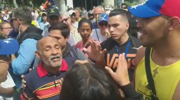 Presunto infiltrado fue sacado de la manifestación en Altamira, imagen cortesía.