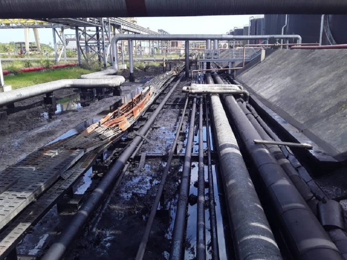 Nuevo derrame de petróleo llega a las playas de Puerto Cabello