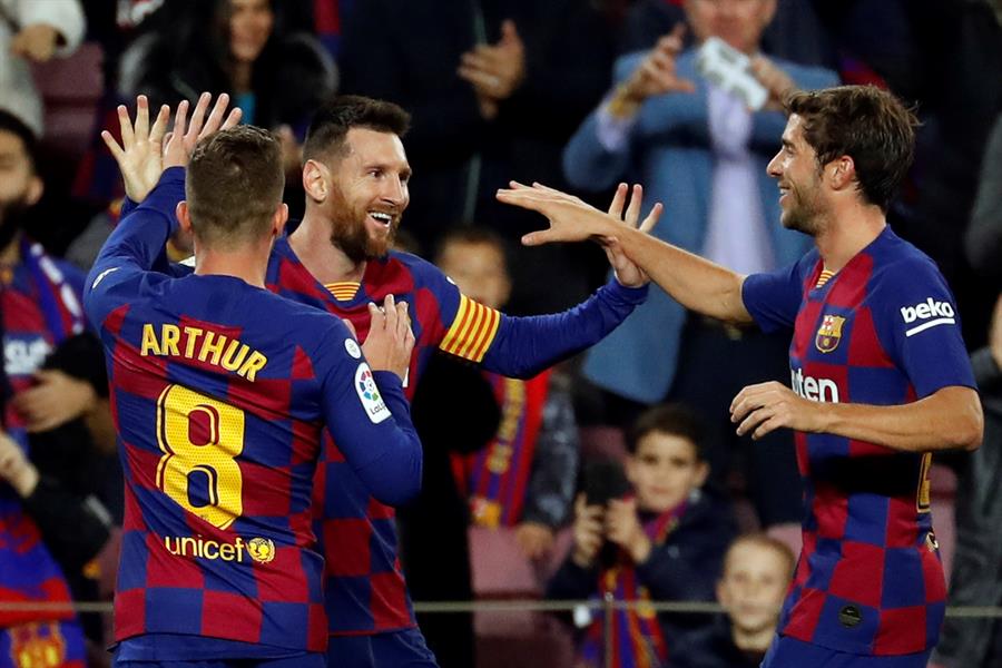 Messi y su “guante” responden al Real Madrid