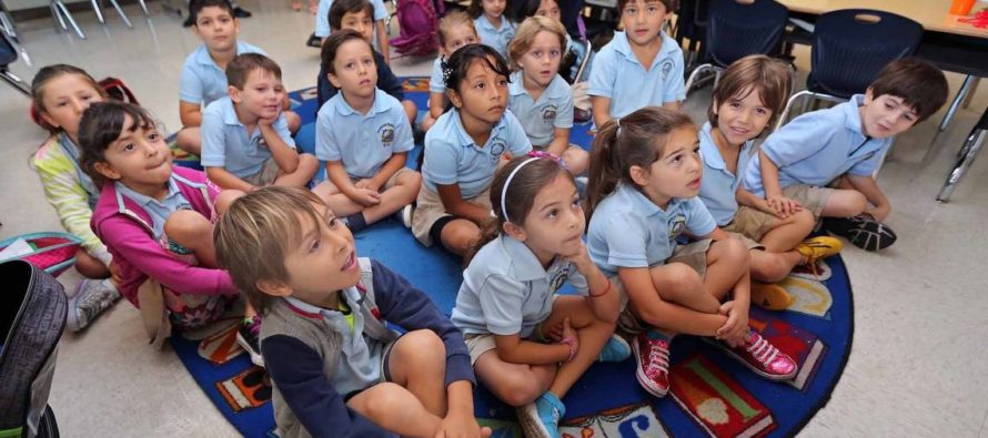 ¡Nuevo programa de Miami! Niños de kinder activarán cuentas de ahorros