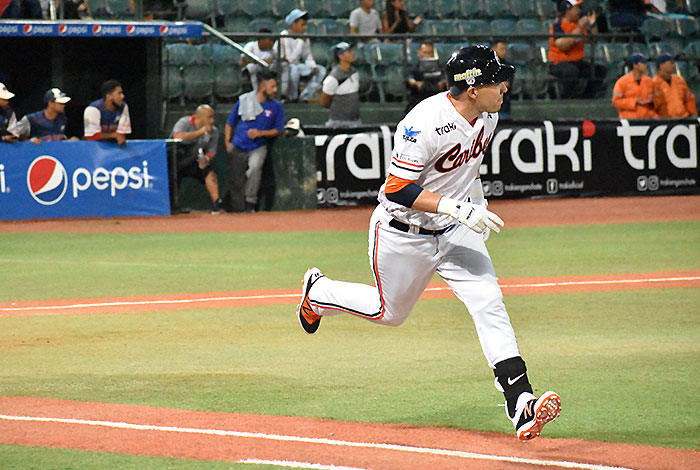 Niuman Romero se llevó el premio del Jugador de la Semana en la Lvbp